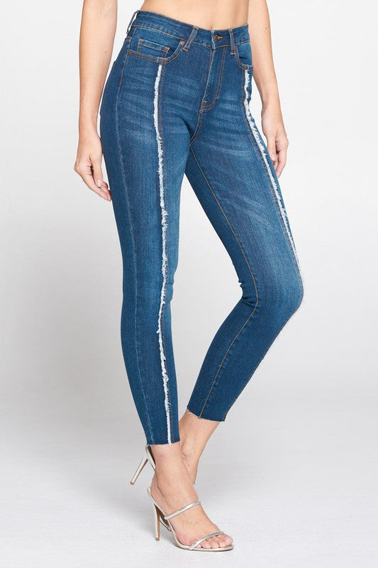 Mid-rise Jeans with Frayed Front